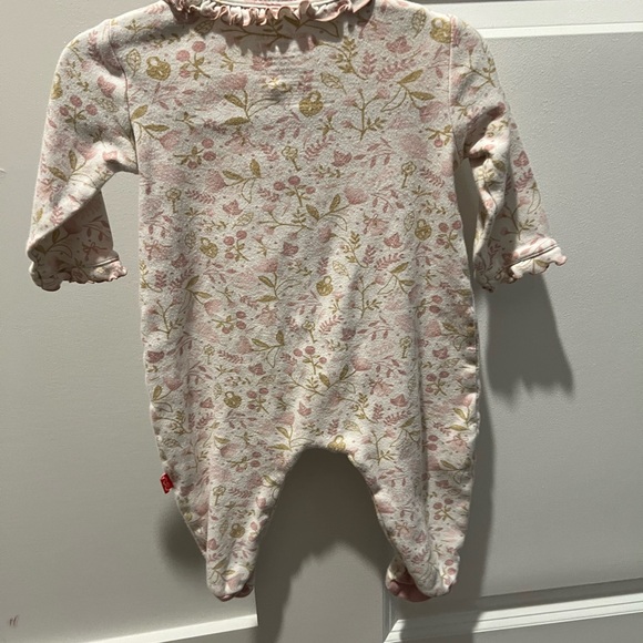 Magnetic Me Footie - Picture 2 of 3